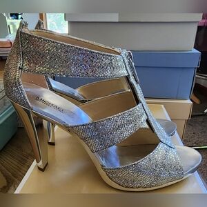 Michael Kors Berkley T Strap silver Glitter 3.5" Heel sandals Size 8.5